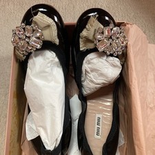 BNIB BRAND NEW Miu Miu Vernice Cipria Black Ballet Flat Jewel Jewels Bows 38.5