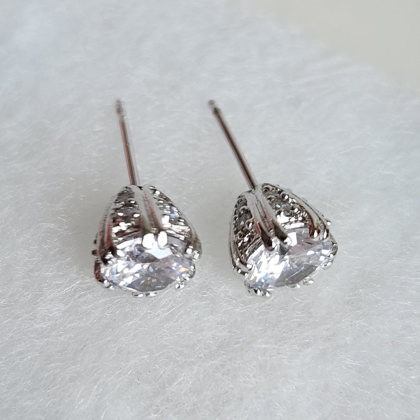 925 Sterling Silver Round Simulated Diamonds Stud… - image 1
