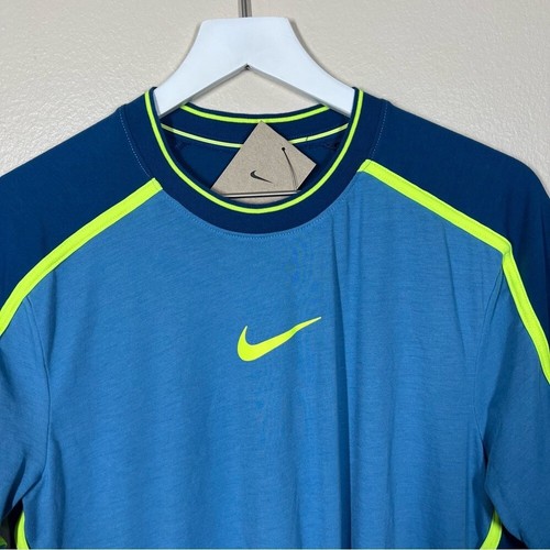 Nike Men’s Blue Clash Train Short Sleeve Neon Swoosh Tee Size Medium NWT - Picture 2 of 9