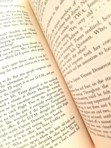 Airport A Novel by Arthur Hailey. First Edition, First Printing. - Picture 7 of 11