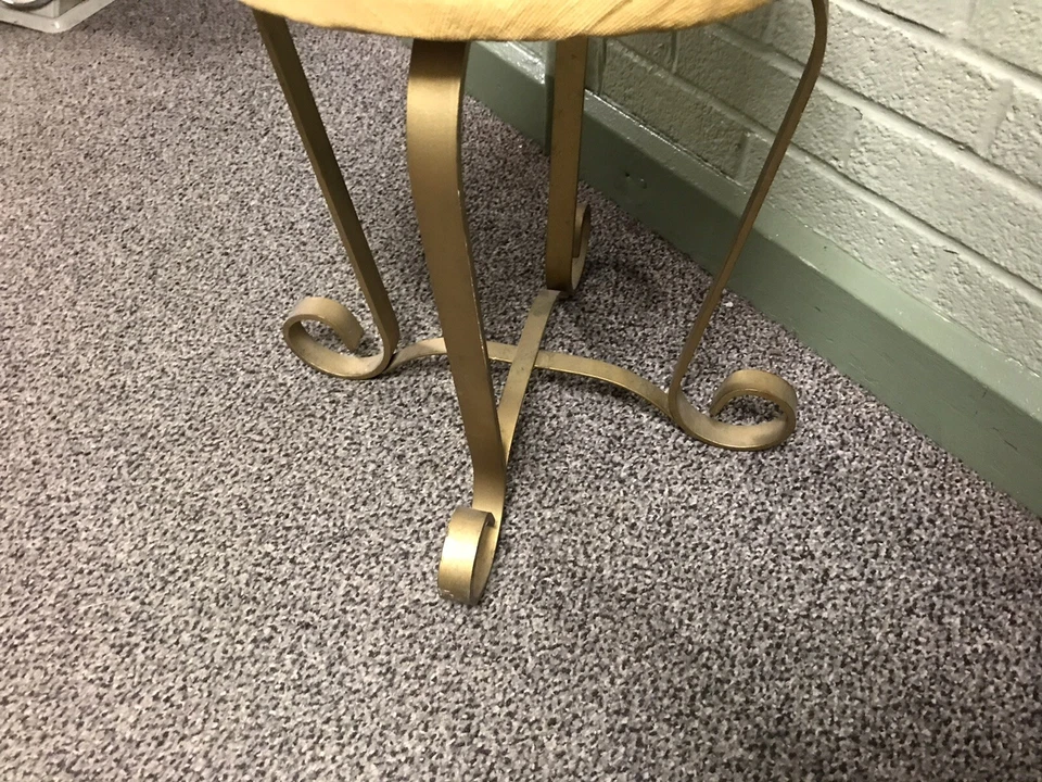 TABURETE DE TOCADOR DE TERCIOPELO DORADO MCM HOLLYWOOD REGENCY PATAS GRANDES RIZADAS ELEGANTE Foto 3 de 4