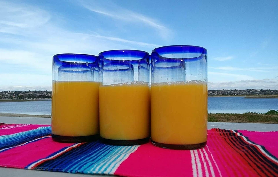 Vasos mexicanos soplados a mano - Juego de 6 vasos con bordes azul cobalto... Foto 3 de 4