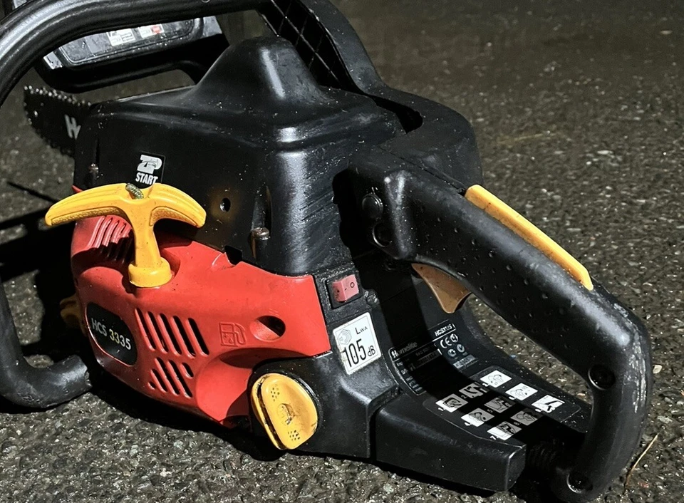 Homelite HSS3335 Chainsaw With 14” Bar & Chain 33cc Spares Or Repairs Does Run - Image 3 of 4