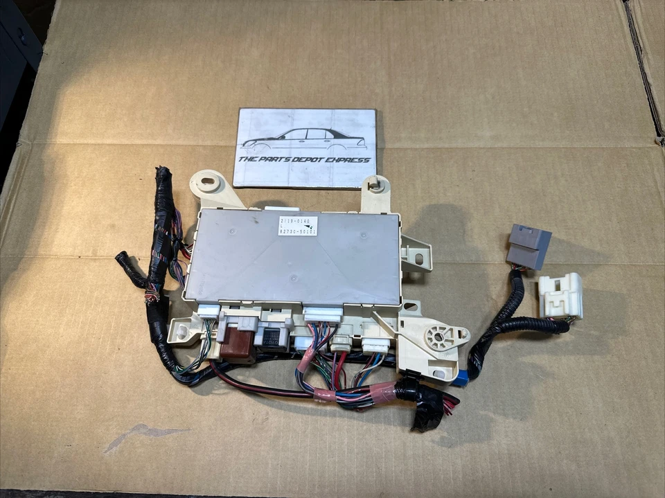 Passenger Side Junction Block Fuse Box 2001-2004 Lexus LS430 OEM 82730-50101 - Image 2 of 4