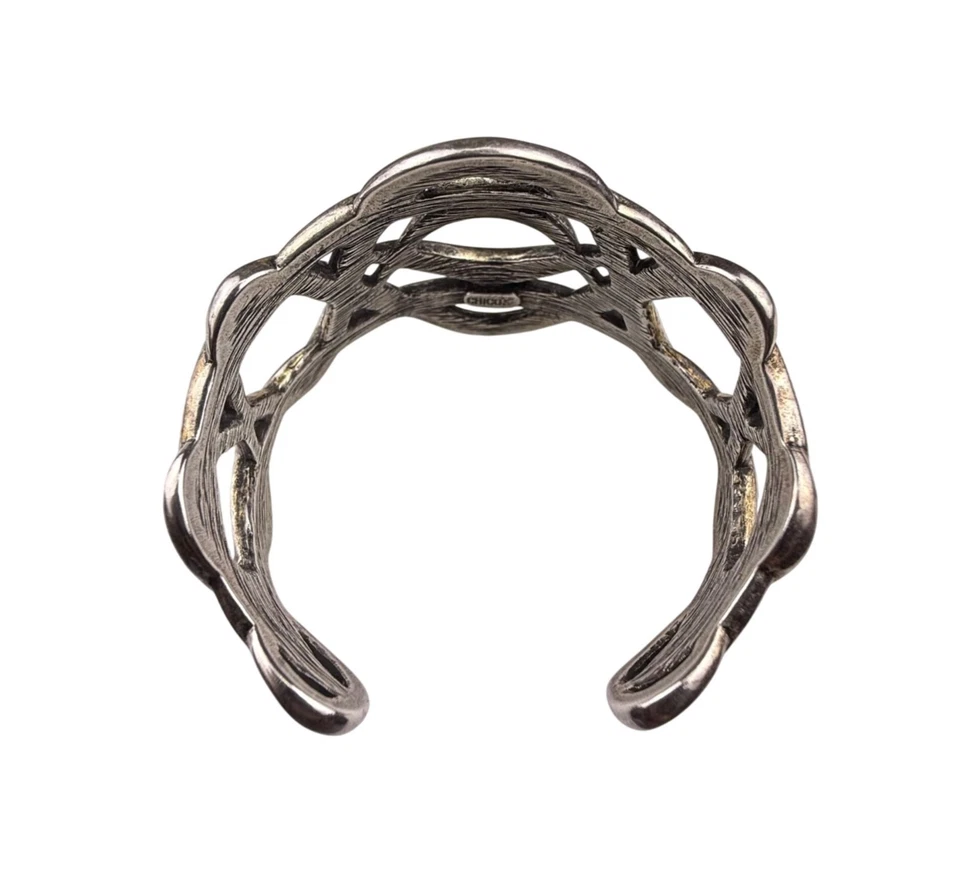 Brazalete tejido tono plata Chicos para mujer diseño artístico de metal texturizado OS Foto 2 de 4