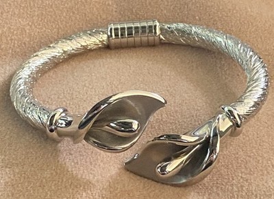 T&T Stainless Steel Twist Bypass Calla Lily Flower Bangle Bracelet