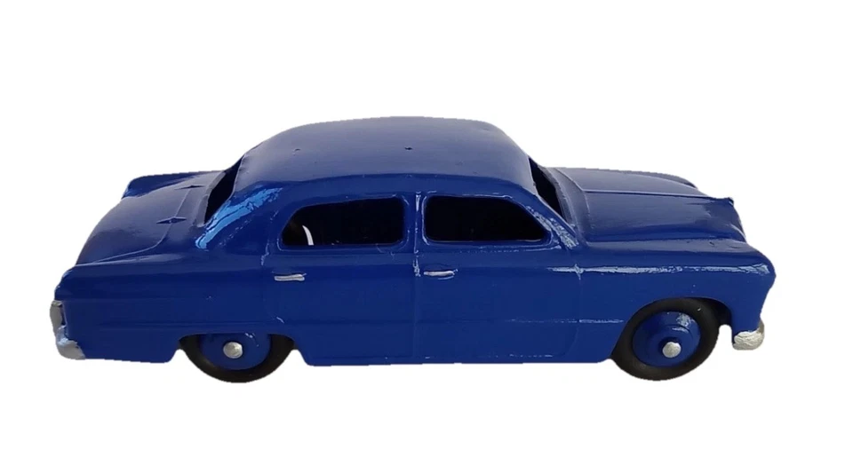 Vintage Dinky  #170 FORD SEDAN Exquisite model.  - Image 2 of 4