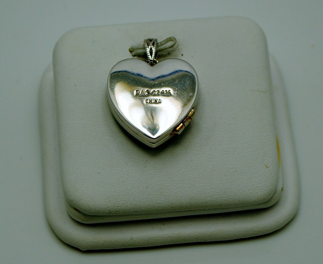 STERLING SILVER HEART SHAPED LOCKET PENDANT W CZ STONE 