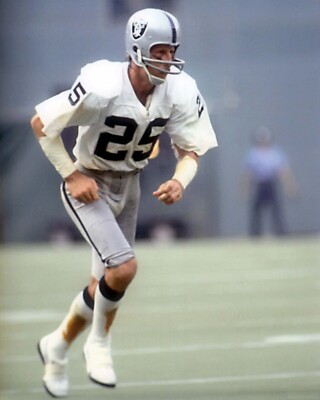 Fred Biletnikoff Running Action Oakland Raiders 8x10 NFL Football Photo