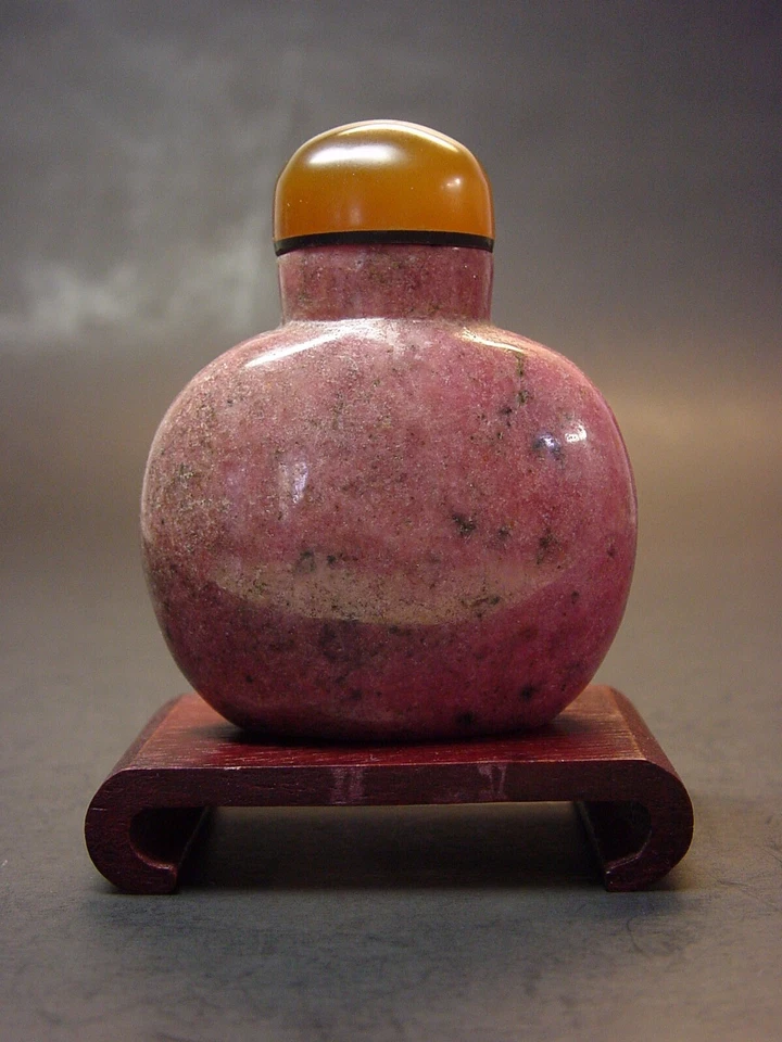 IMPERIAL CHINESE CARVED AGATE 'PEACH-BLOSSOM' SNUFF BOTTLE. QING DYNASTY 19th C - Imagem 4 de 4