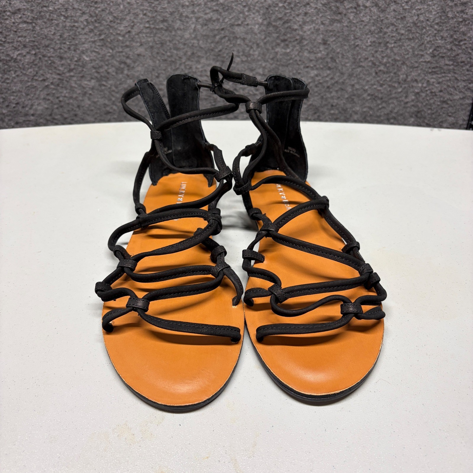 Lucky Brand Anisha Black Leather Gladiator Flat Sandals Womens 9M Strappy Zip