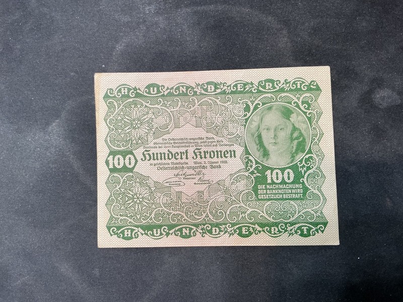 Austria 1922 100 Kronen Crisp XF Banknote.  N4180