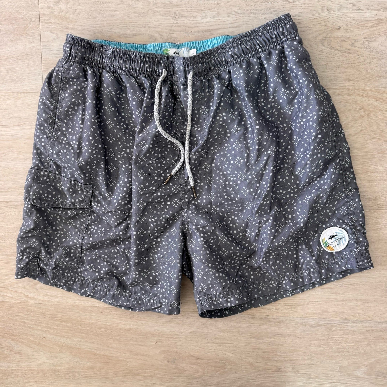 Spicy Tuna Men’s Large Gray Geometric Mandala Print Lined Swim Trunks L