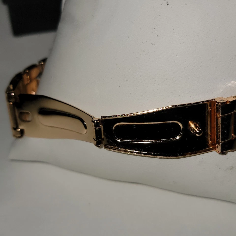 Reloj Juicy Couture Etiqueta Negra Arco Iris y Cristales Blancos Cara Verde Oro Rosa Foto 4 de 4