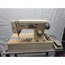 Hilton 366 Deluxe Dressmaker Vintage Antique Sewing Machine With Hard Case