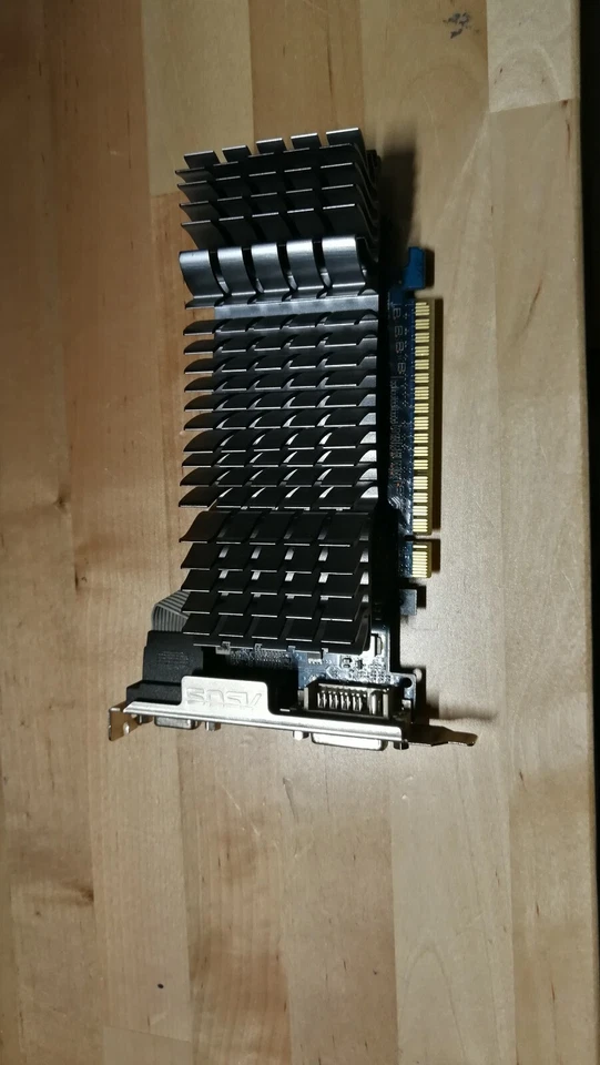 Asus GT520 Silent DI/1GD3 LP DirectX 11 1GB 64-Bit DDR3 DVI/HDMI/VGI B5C0YZ06727 - Image 2 of 4