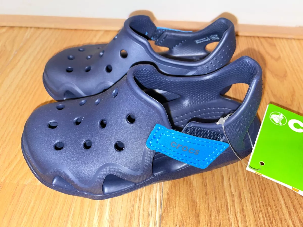Swiftwater clearance wave clogs