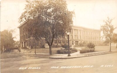 J37/ Iron Mountain Michigan RPPC Postcard c1940s High School Building 333