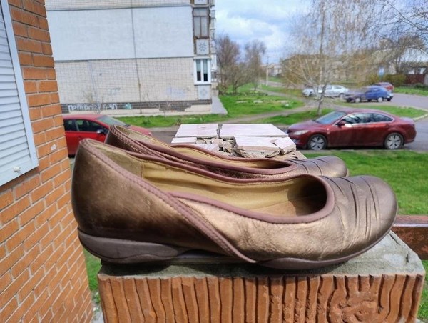 Women Privo by Clarks Heels Gold Leather 38