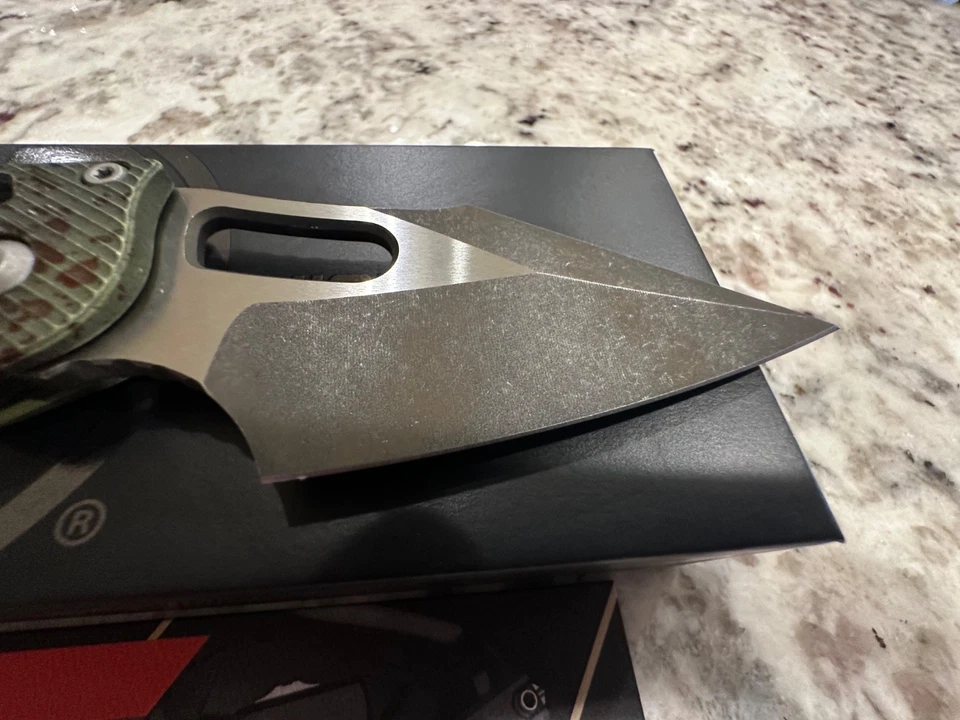 Microtech Manual Stitch Outbreak - Fluted Aluminum Scales / M390MK - Image 4 of 4