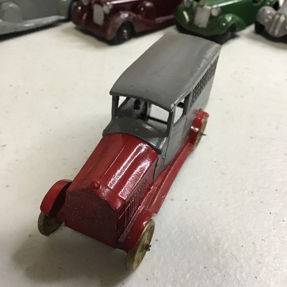 TOOTSIETOY 6006 BUICK DELIVERY VAN 2 TONE