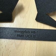 thingyfab HS-1 Stand für RME Fireface UCX II – Halter / Desktop Ständer