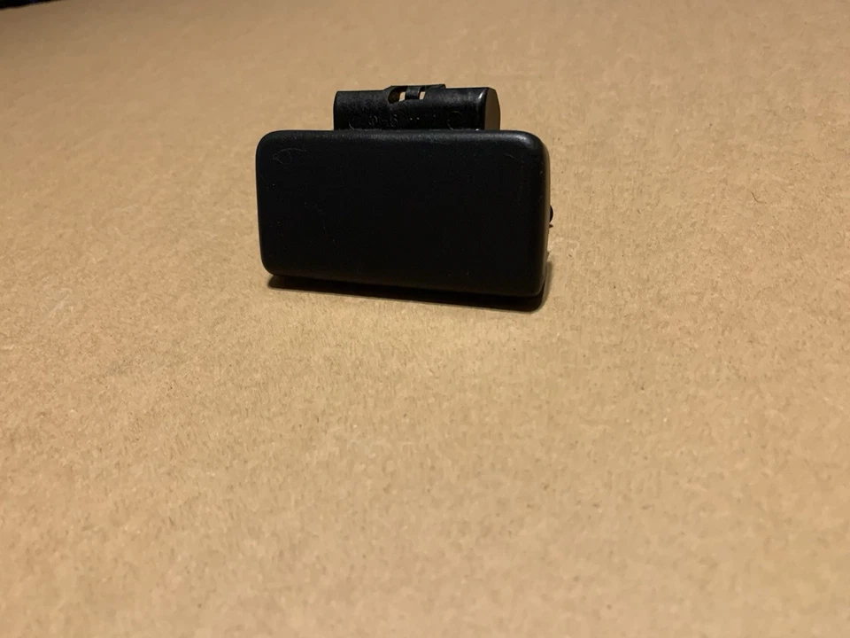 Pestillo de guantera original Toyota FJ Cruiser, XA, XB 2004-2014 Foto 2 de 4