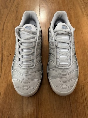 Nike Air Max Plus (TN)   Grey/Black/Blue   Men s Size 8   Slightly Used   CLEAN