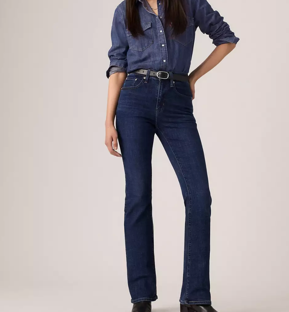 Levi's 725 High Rise Bootcut Women's 28x30 Jeans Dark Wash Lapis Dark Horse