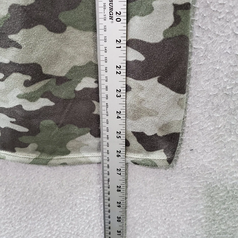 Camiseta deportiva grande camuflada oliva manga corta cuello redondo Lucky Brand para mujer Foto 4 de 4