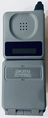 MOTOROLA F09HLD8342AG DIGITAL PERSONAL COMMUNICATOR FLIP CELL