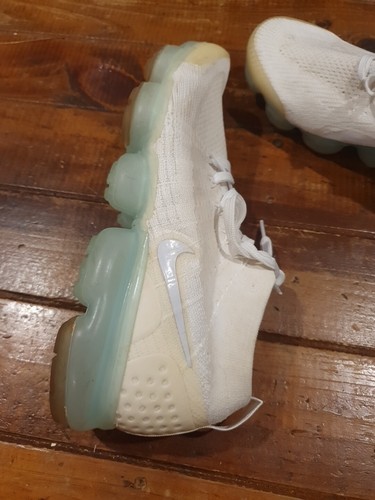 Nike Air Women's Vapormax Flyknit White Shoes Size US 9.5 UK 8.5 EU 43 Sneakers - Picture 9 of 17