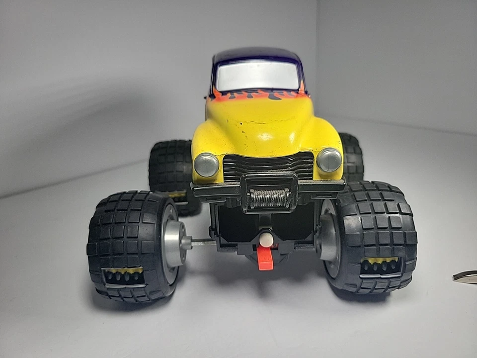 Camión de ataque Galoob "The Animal" 1991 de colección, camión monstruo juguete, vintage para piezas Foto 2 de 4