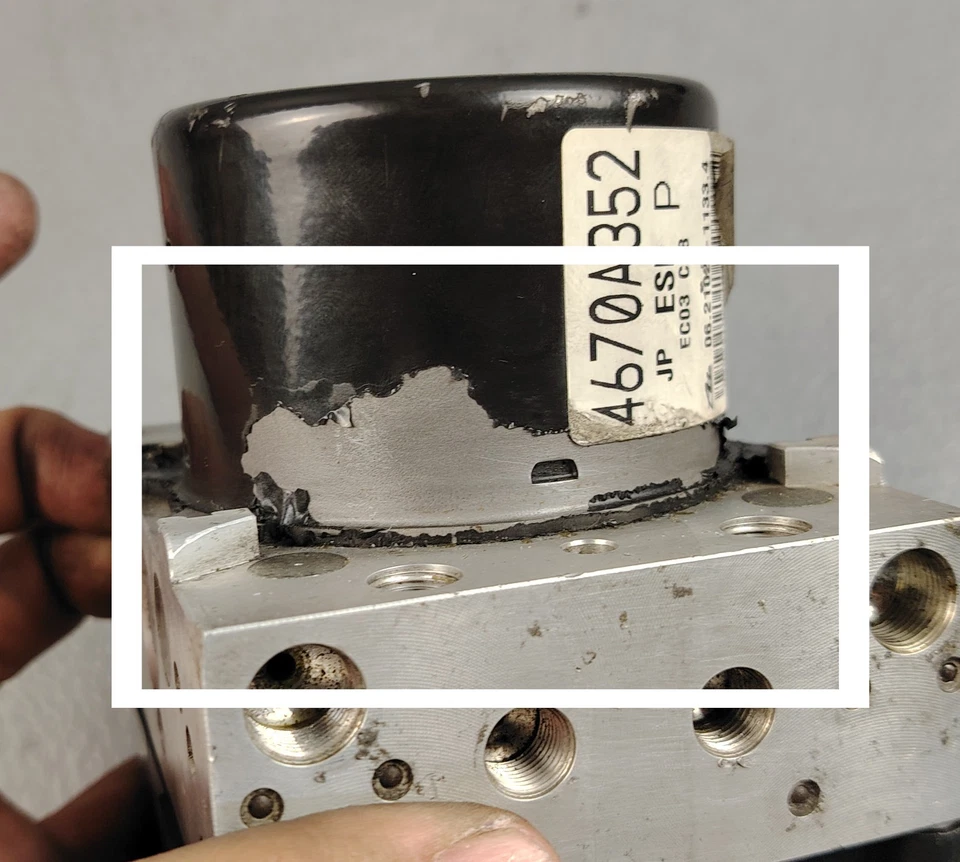 MITSUBISHI LANCER GALANT FORTI ABS Antiblockierbremse Pumpenaktuator 4670A352 - Bild 2 von 4