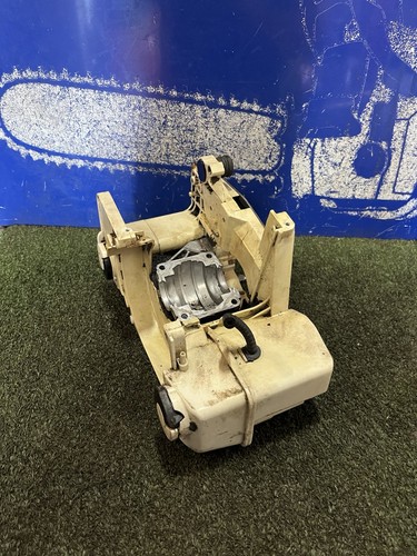 Stihl Ms390 Petrol Chainsaw Engine Sump Pan Fuel Tank Ms290 039 1127 - Picture 6 of 6