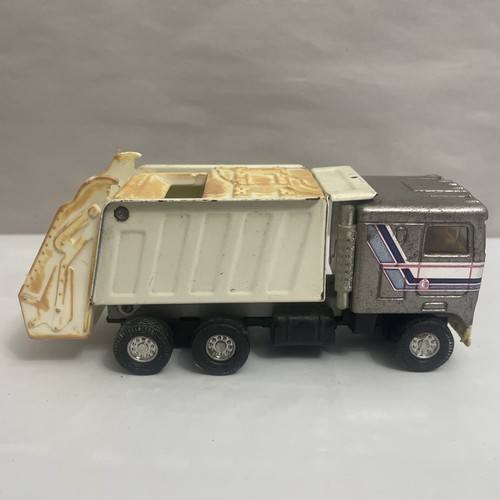 Vintage ERTL Kenworth COE Garbage Trash Truck, Stock #3200 - Picture 7 of 11