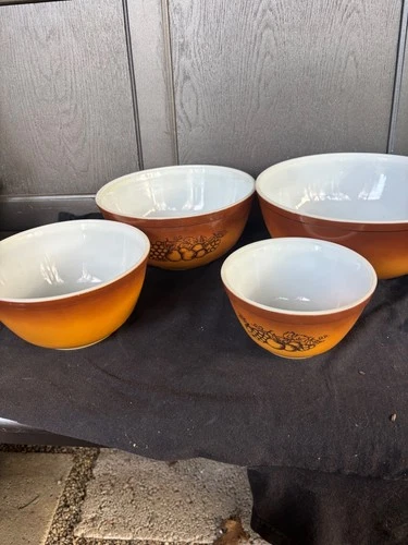 Vintage Pyrex Nesting Bowls Mixing Bowls Tan / Brown Garden Fruit 4pc Set *EX+