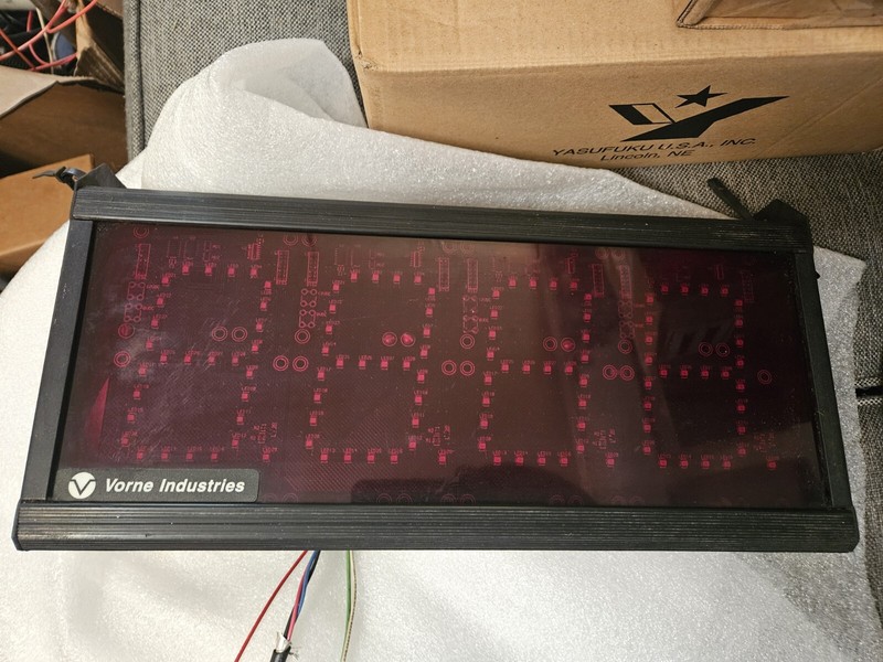 Vorne Industries Industrial Digital Display Monitor 87/256-4D-4