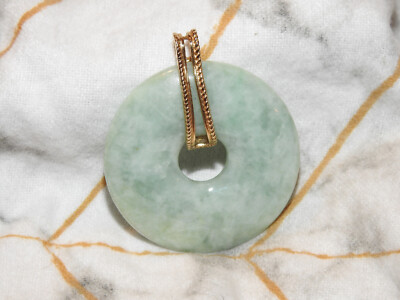 Sanuk Thai 14K Gold und grüne Jade 1-3/4'' Kreis Halskette Charm Anhänger