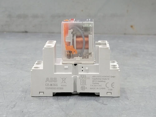 ABB 12 Amp Pluggable Interface Relay CR-M024AC2L w/ Relay Socket 1SVR405651R2000