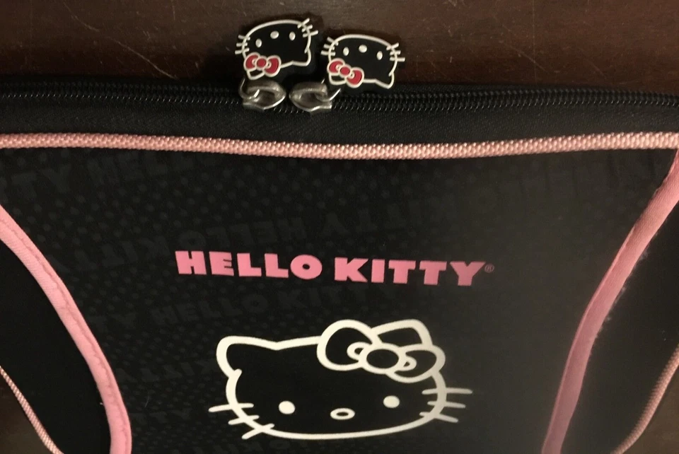 Funda Protectora para Tablet Hello Kitty IPAD Clásica Rosa y Negra Logo Cremallera 10x7 Foto 3 de 4