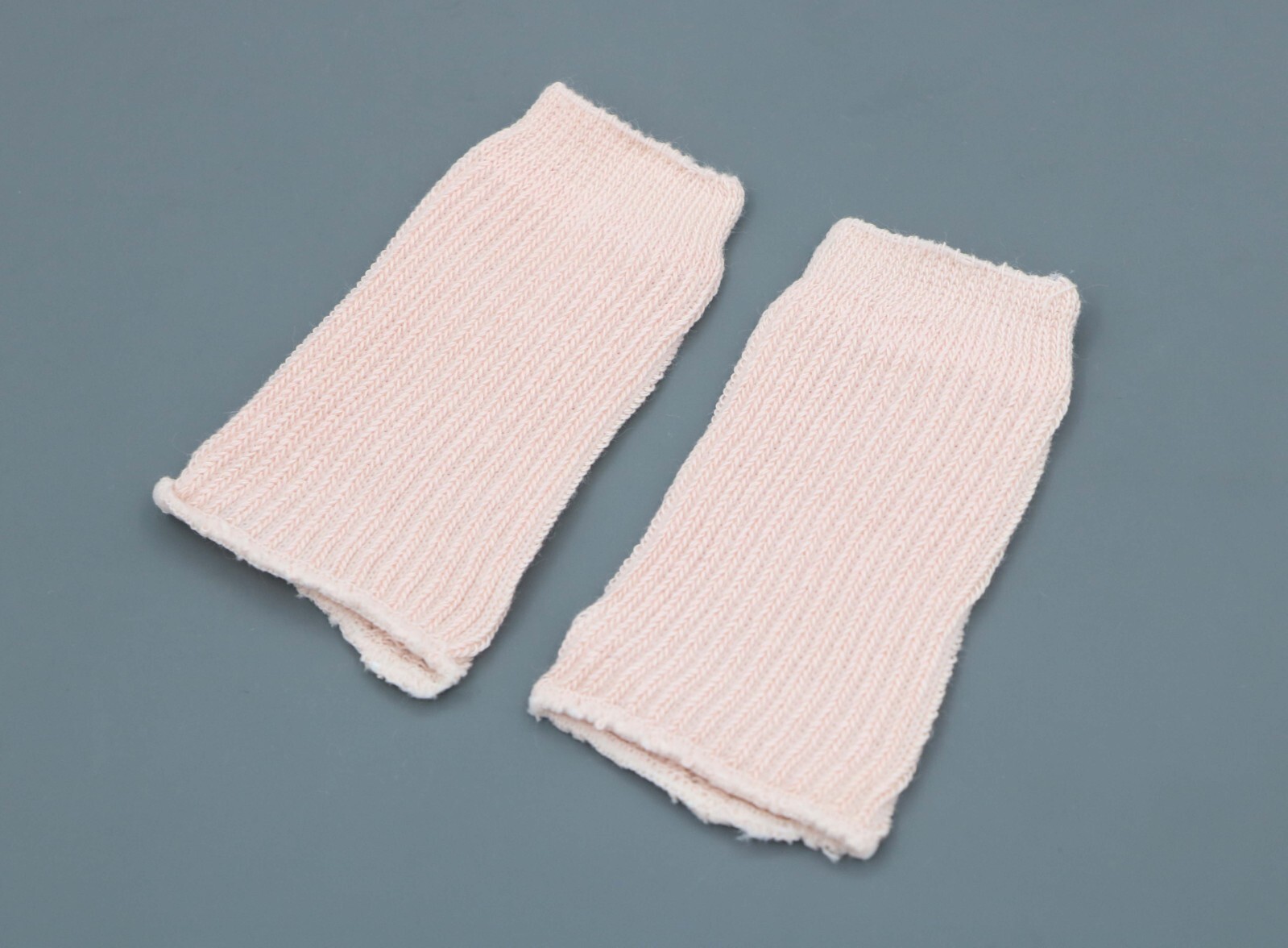 American Girl a pair of pink knit legwarmers corinne's accessories for 18'' doll