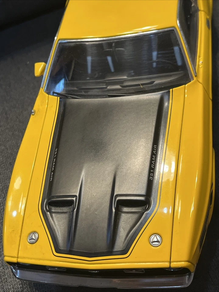 AUTOart Millennium, Ford Mustang Mach I, Yellow, 1:18 Scale Car Auto Art 2002 - Image 3 of 4