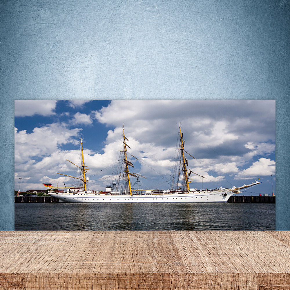 Crédence en verre paysage de bateau pour une cuisine lumineuse et épurée
