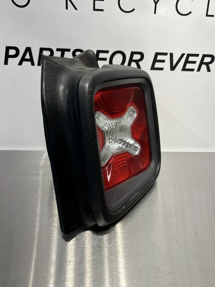 Оригинальный задний фонарь для правостороннего пассажира Jeep Renegade TRACK HAWK 2015–2018 годов выпуска - Изображение 3 из 4