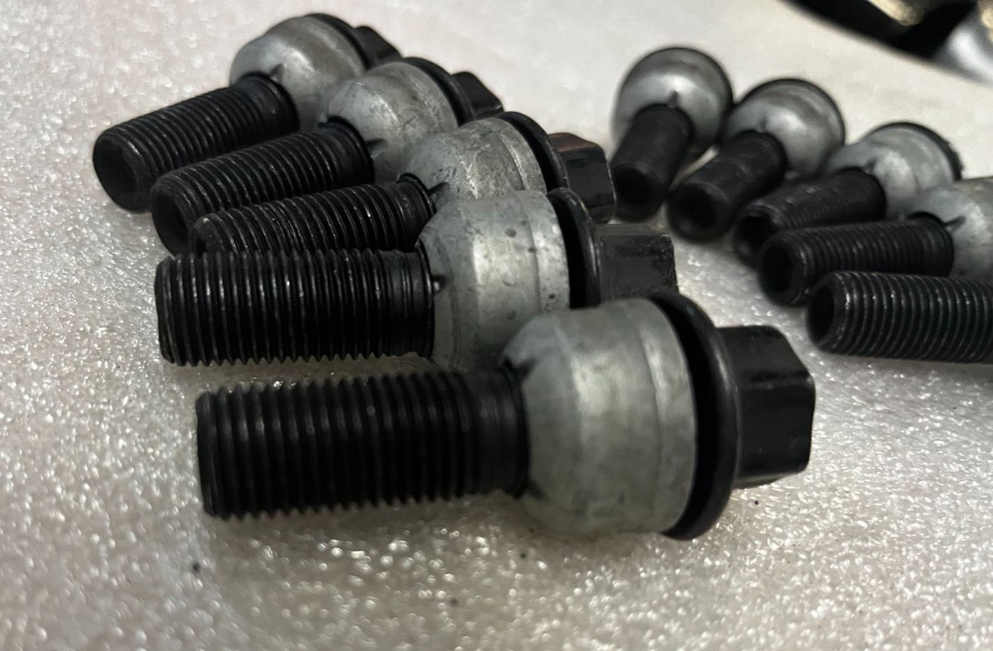 Rolls-Royce Cullinan Bolts Set