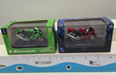 NewRay 1:32 Diecast TWO Kawasaki ZX-12R Red, Silver Green Hard Plastic Cases