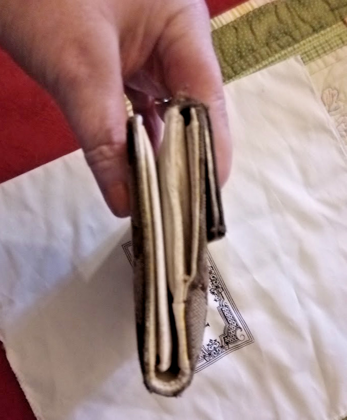 Authentic GUCCI Eclipse Tri-Fold Wallet Gold Logo… - image 10