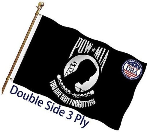 Bandiera POW/MIA Da Scrivania 4x6 Poliestere - Set Completo Con Base In Legno E Asta - Ideale Per Esposizione