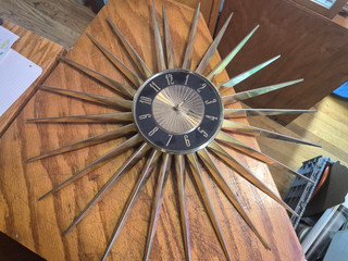Elgin 24" Starburst Sunburst Wall Clock Spokes Vintage 1960s Working Condition!